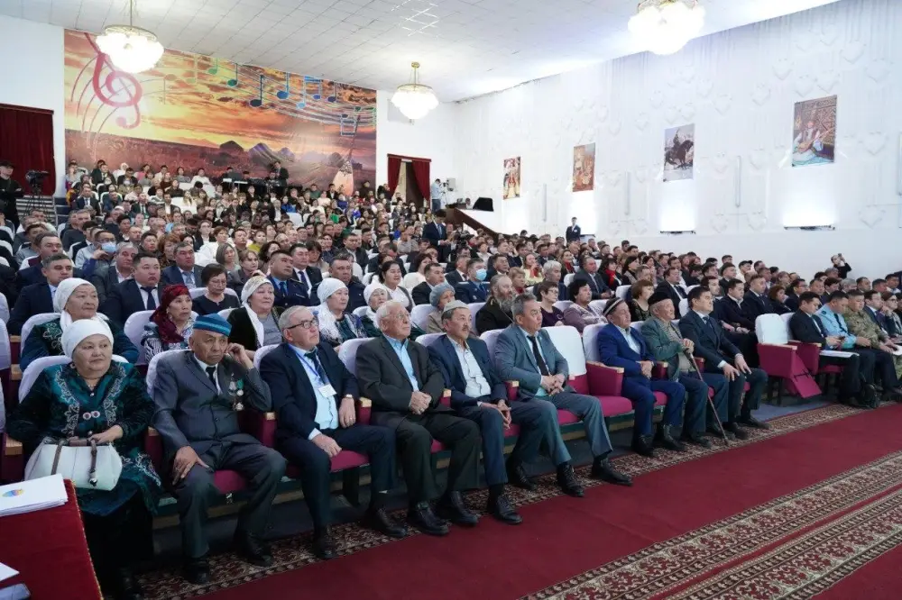 На встрече с населением Буландынского района аким области Марат Ахметжанов обсудил актуальные вопросы развития региона (6)