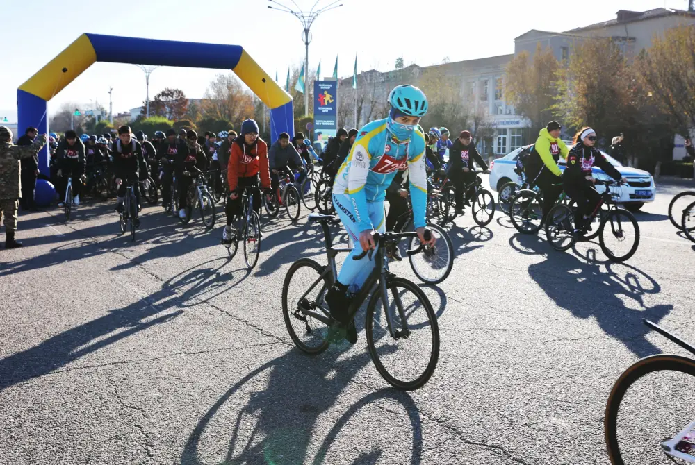 «Закон и порядок»: в Таразе прошёл массовый велопробег (4)