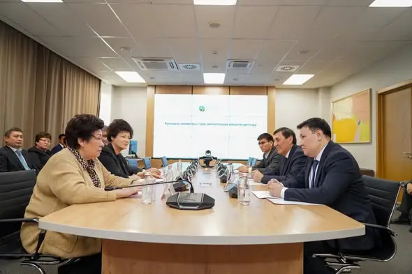 ТУРКЕСТАН: ОБСУДИЛИ ВОПРОС ПОВЫШЕНИЯ ПОТЕНЦИАЛА ОПОРНЫХ ШКОЛ В СЕЛЬСКОЙ МЕСТНОСТИ (2)