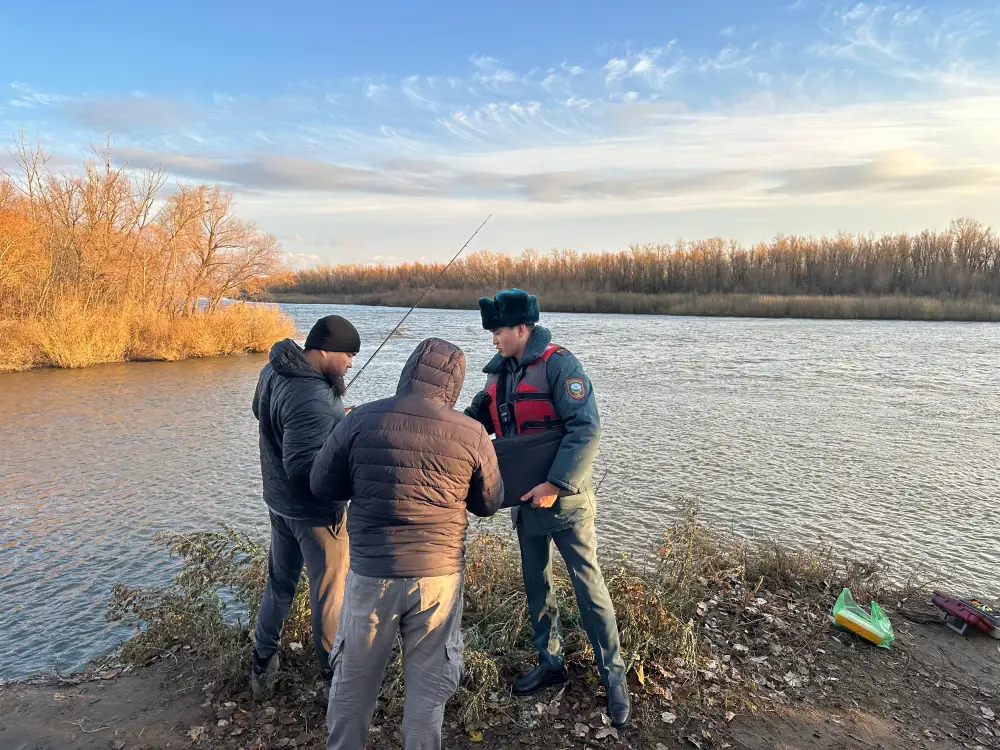 МЧС предупреждает: выход на тонкий лёд крайне опасен (3)