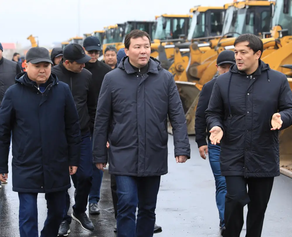 В Актобе 357 единиц спецтехники подготовлены для уборки снега (6)