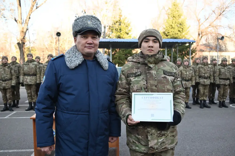 От службы – к студенческой скамье: солдаты военного вуза получили образовательные гранты (2)