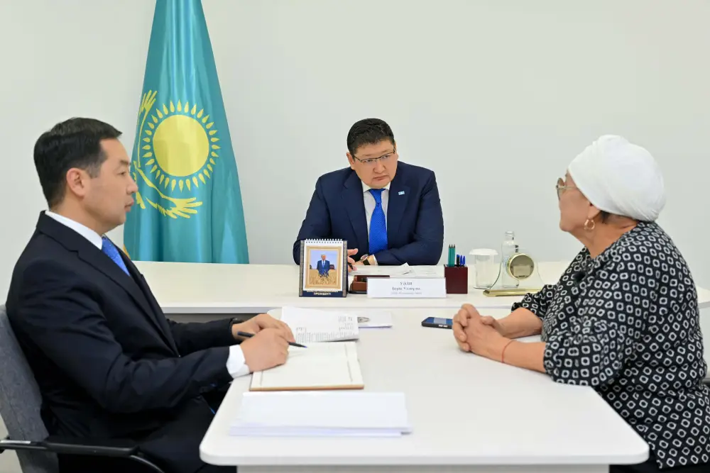 Глава региона принял граждан по личным вопросам (4)