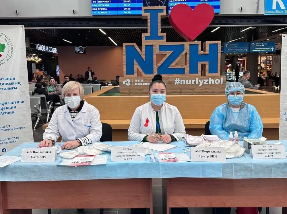 Акцию по профилактике и борьбе со СПИДом провели в столичных торговых центрах (3)