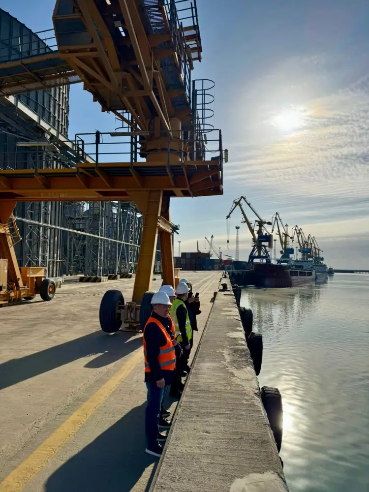 Сотрудники Комитета ознакомились с работой фитосанитарных контрольных постов «Актау международный морской торговый порт» и «Актау морской северный терминал» в Мангистауской области. (4)