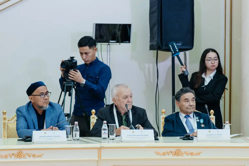 В Атырау стартовал международный симпозиум «Сарайшык: история и культура Великой степи на стыке Востока и Запада» (5)