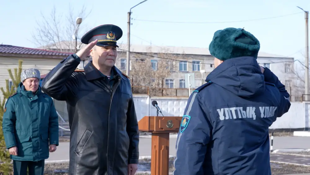 В Караганде гвардейцам вручили ключи от новых служебных автомобилей (4)