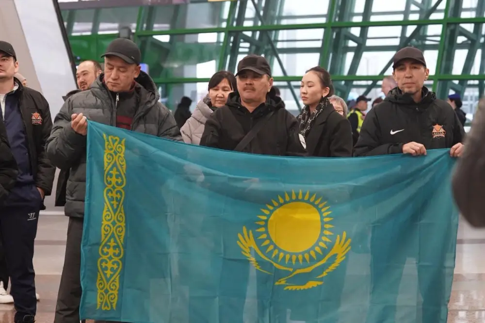 Спортсмены, ставшие чемпионами Азии по хоккею, вернулись в страну (2)