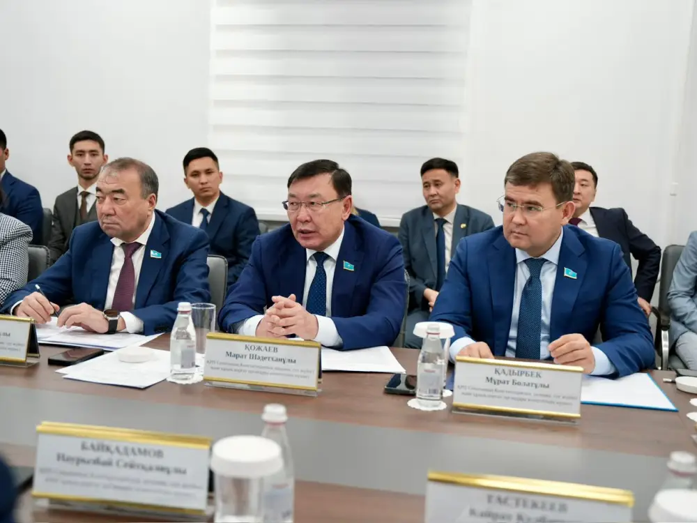 В Центре судебных экспертиз состоялась встреча Министра юстиции Ерлана Сарсембаева с депутатами Сената Парламента РК по вопросу развития судебно-экспертной деятельности и повышения качества экспертных услуг (6)