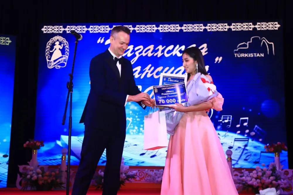 ТУРКЕСТАН: НАГРАЖДЕНЫ ПОБЕДИТЕЛИ КОНКУРСА «ҚАЗАҚ РОМАНСИАДАСЫ» (3)