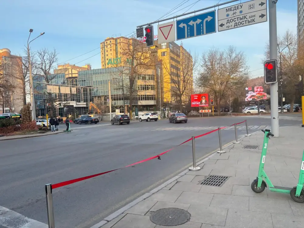 В Алматы изменена схема движения на перекрестке пр. Достык и ул. Жолдасбекова (3)