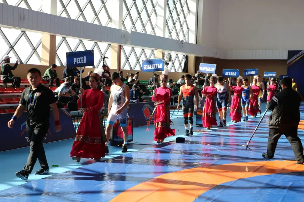 В ТУРКЕСТАНЕ СТАРТОВАЛ МЕЖДУНАРОДНЫЙ ТУРНИР ПО БОРЬБЕ ПАМЯТИ САБЫРА РАХИМОВА (3)