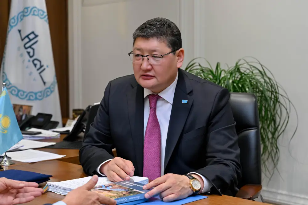 Аким области встретился с председателем Комитета по языковой политике Ерболом Тилешовым (2)