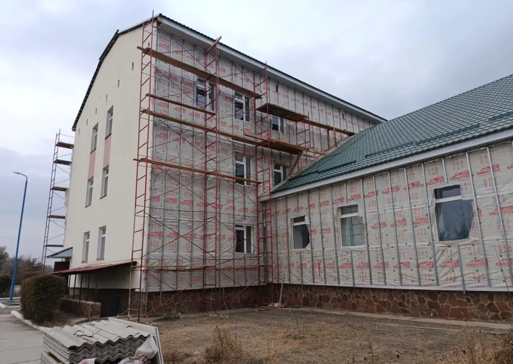 В Аксуатской районной больнице проводится капитальный ремонт (4)