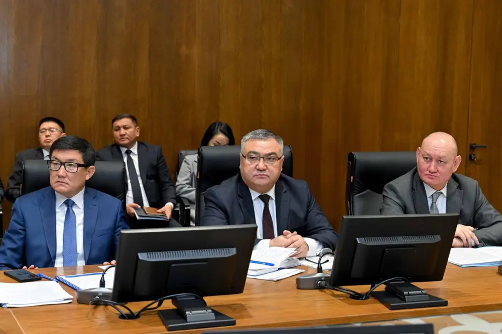 Рассмотрены вопросы реализации государственной молодежной политики и развития массового спорта в регионе (3)