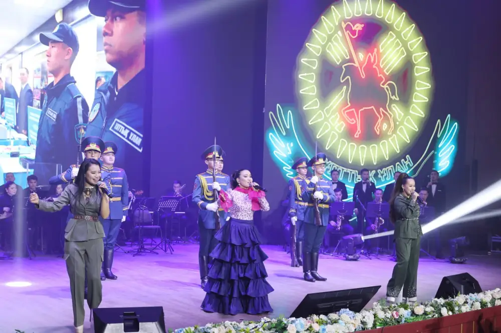 Солистка Национальной гвардии дала концерт для жителей Астаны в особом формате (7)