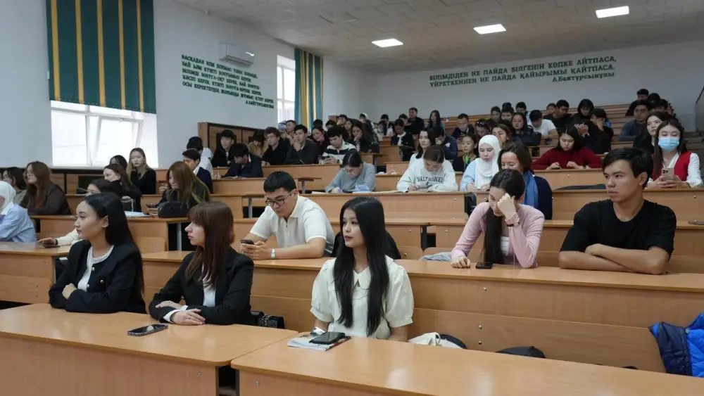 «Таза Қазақстан»: в Астане прошла лекция на тему «Экологическая чистота и гармония духовной чистоты» (4)