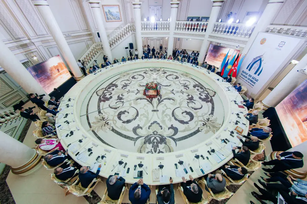 В Атырау стартовал международный симпозиум «Сарайшык: история и культура Великой степи на стыке Востока и Запада» (10)