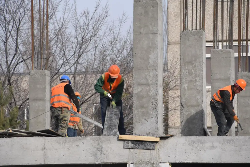 В Алматы очередного подрядчика лишили строительной лицензии (3)