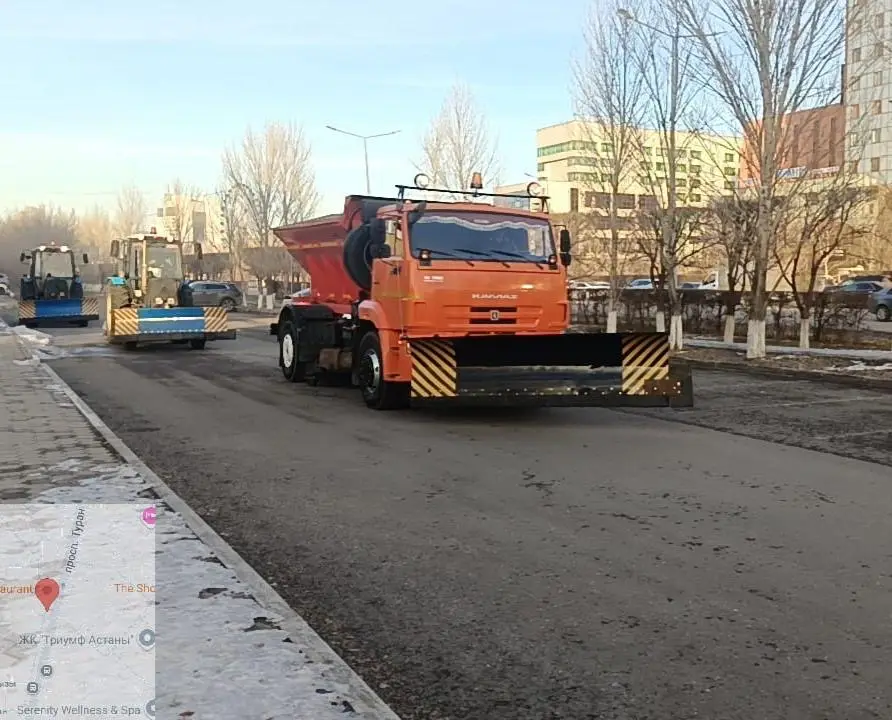 Почти 3 000 дорожных рабочих вышли на уборку снега с утра в Астане (5)