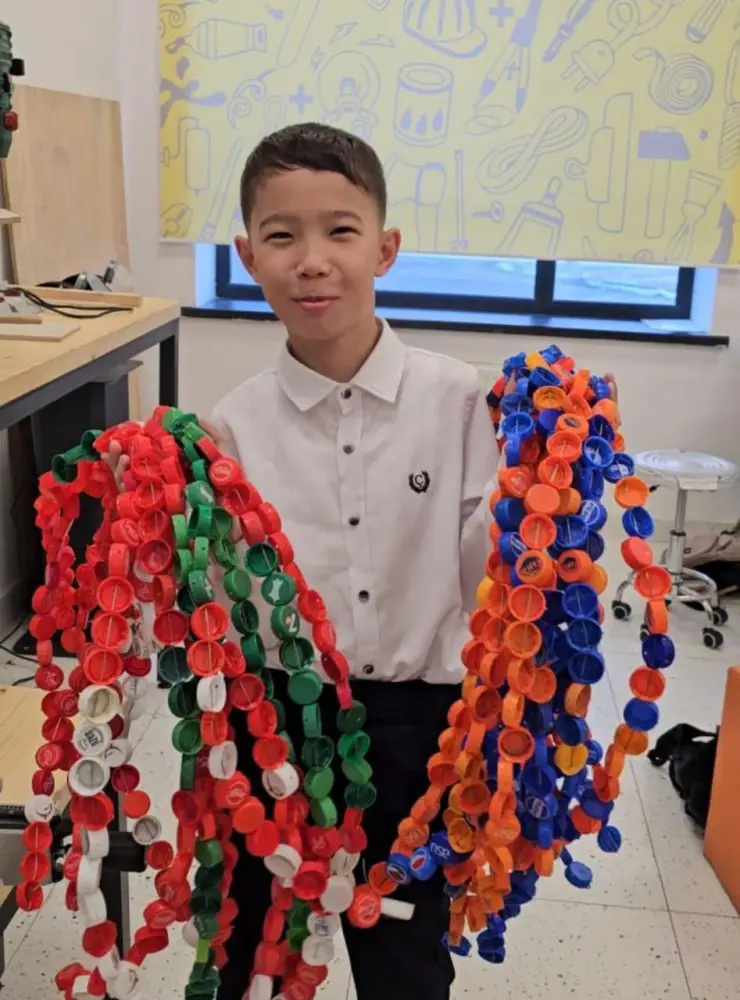 Школьники «Келешек мектеп» города Семей изготовили EcoBox из пластиковых крышек (2)