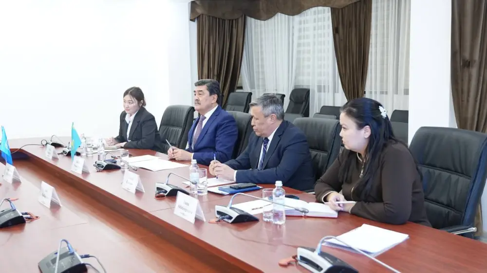 Министр Н.Е. Нысанбаев встретился с Постоянным представителем ПРООН в Казахстане г-жой К. Вавьерниа (3)