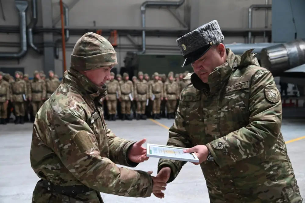 Двенадцать военнослужащих срочной службы получили гранты на обучение в вузе (5)
