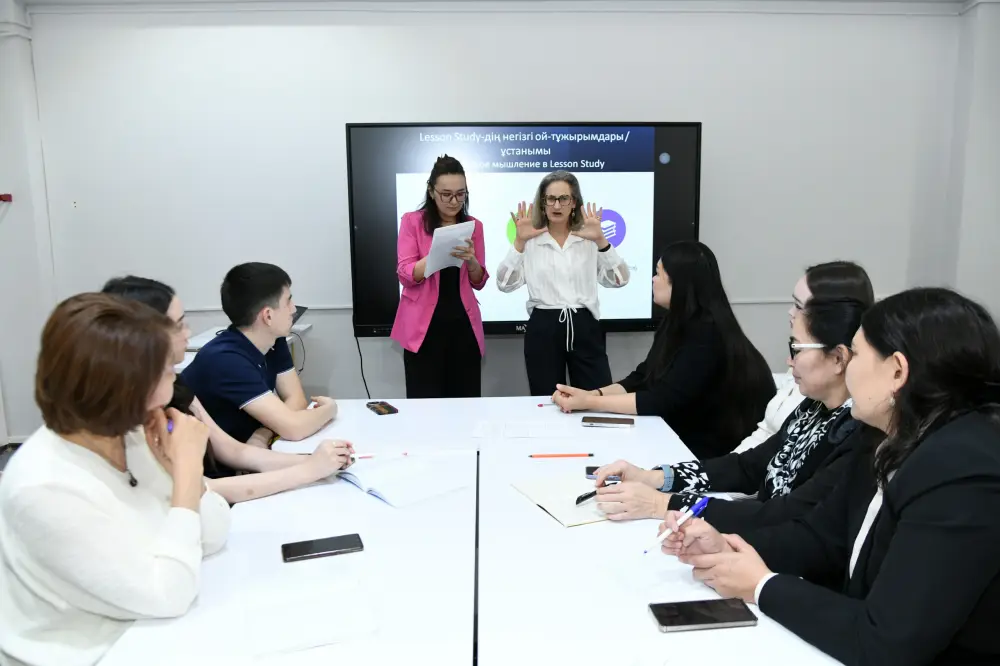 Эксперт Организации экономического сотрудничества и развития Клеа Фернандез прочитала лекцию в университете Абая (3)