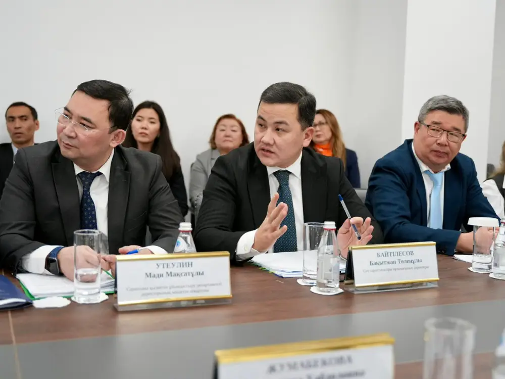 В Центре судебных экспертиз состоялась встреча Министра юстиции Ерлана Сарсембаева с депутатами Сената Парламента РК по вопросу развития судебно-экспертной деятельности и повышения качества экспертных услуг (5)
