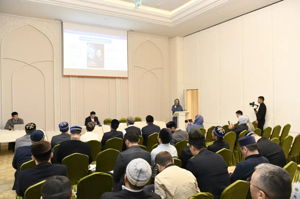В Астане прошел специальный семинар по освоению инструментов искусственного интеллекта представителями духовенства (3)
