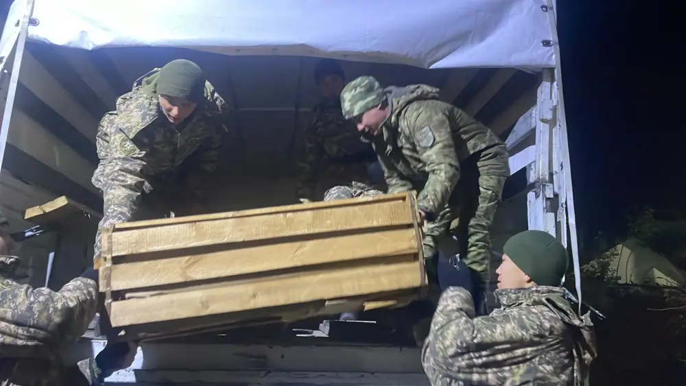Казахстан направил гуманитарный груз в Афганистан (4)