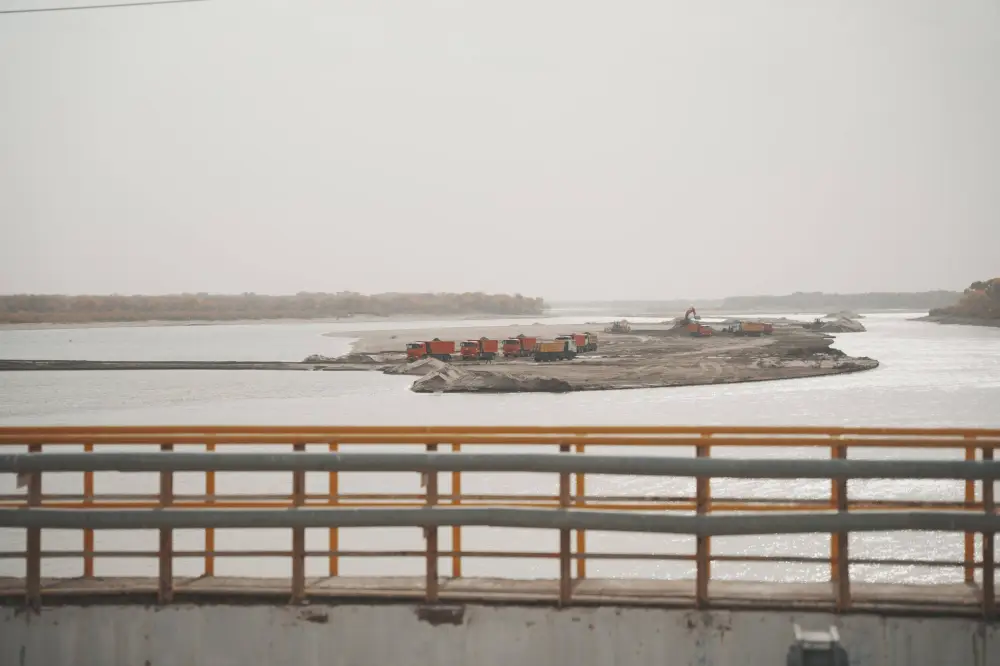 60 тыс. кубометров песка и гравия извлечены из Коксарайского контррегулятора для улучшения подачи воды в Кызылординскую область (5)