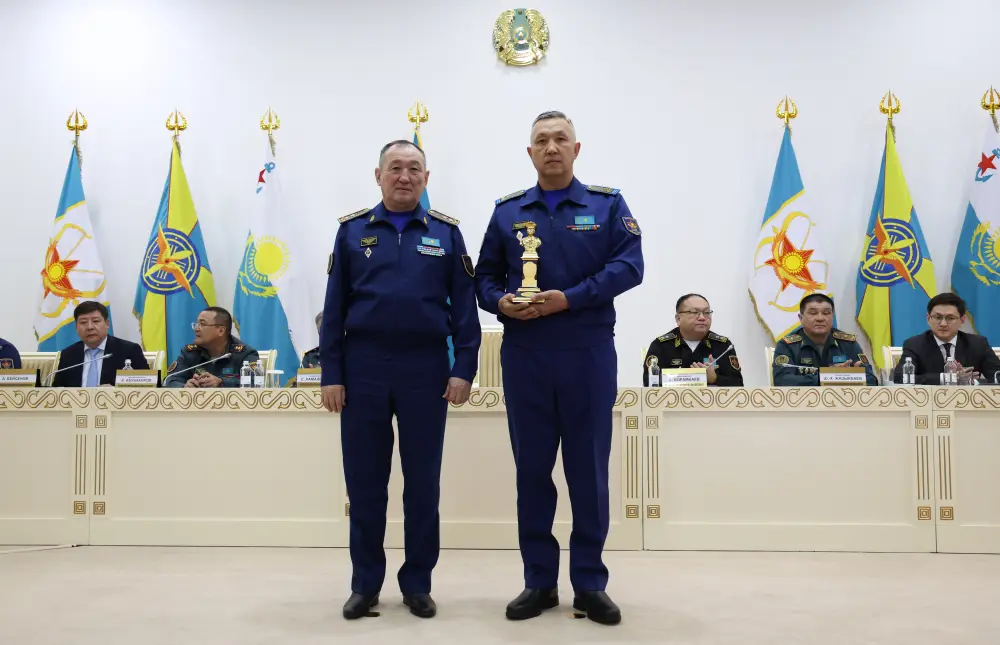 Названы лучшие воинские коллективы Вооруженных сил (2)