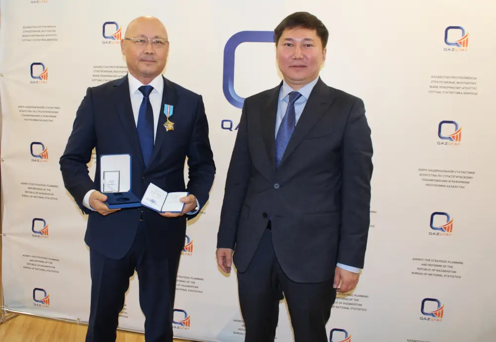 Государственные награды получили сотрудники Бюро в честь Дня статистики (3)