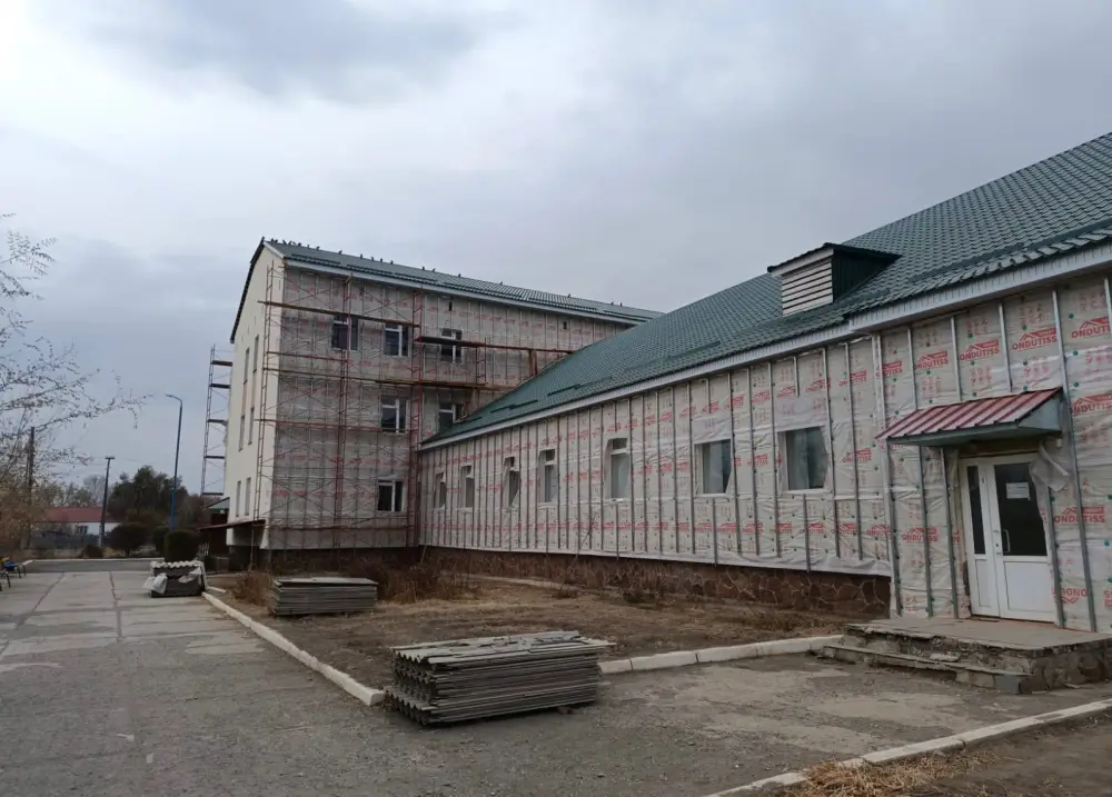 В Аксуатской районной больнице проводится капитальный ремонт (3)