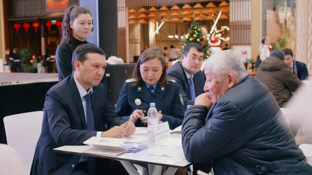 «Закон и порядок»: в столице прошла акция «Правовая аптека» (3)