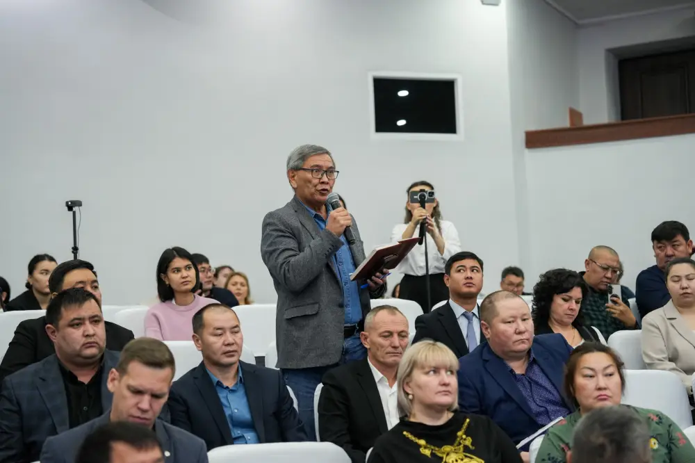 Вице-министр Иран Шархан провел встречу с населением Восточно-Казахстанской области (2)