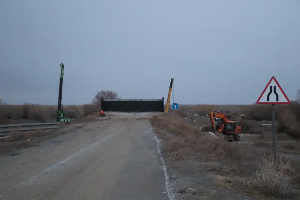 В Кокпектинском районе реконструируют мост, ведущий в село Тассай (4)