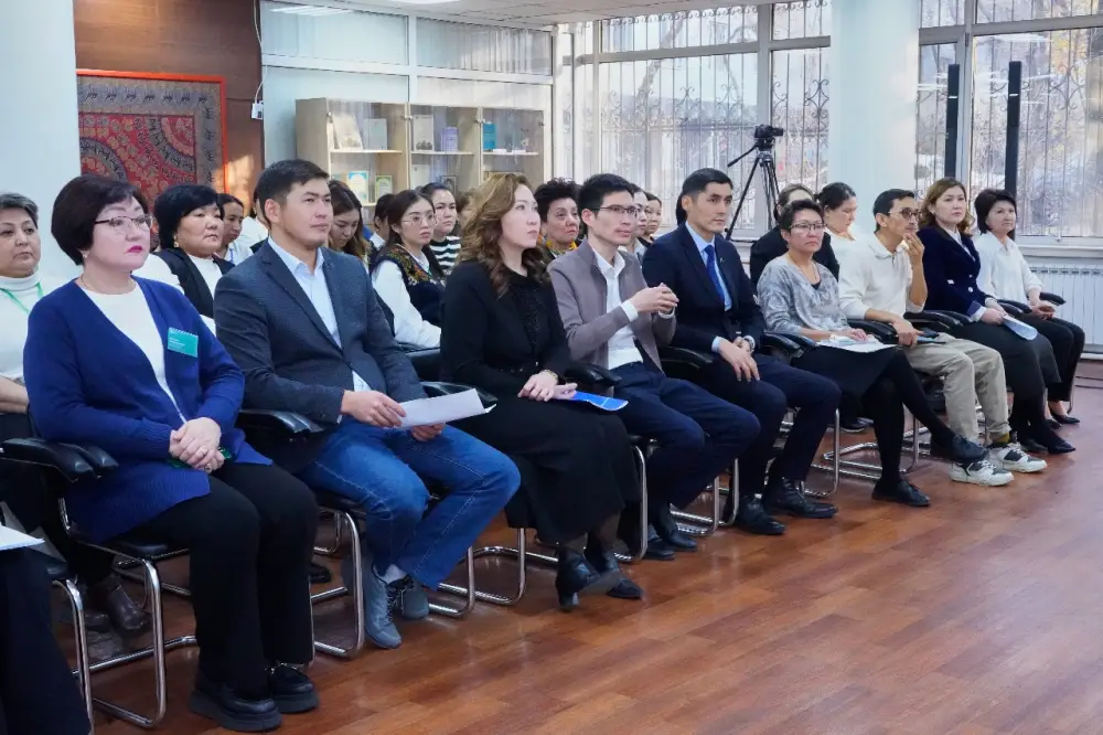 Тему искусственного интеллекта и литературы обсудили на научной конференции в Алматы (5)