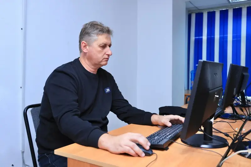 В Карагандинской области обучают цифровым профессиям людей с инвалидностью и их опекунов (7)