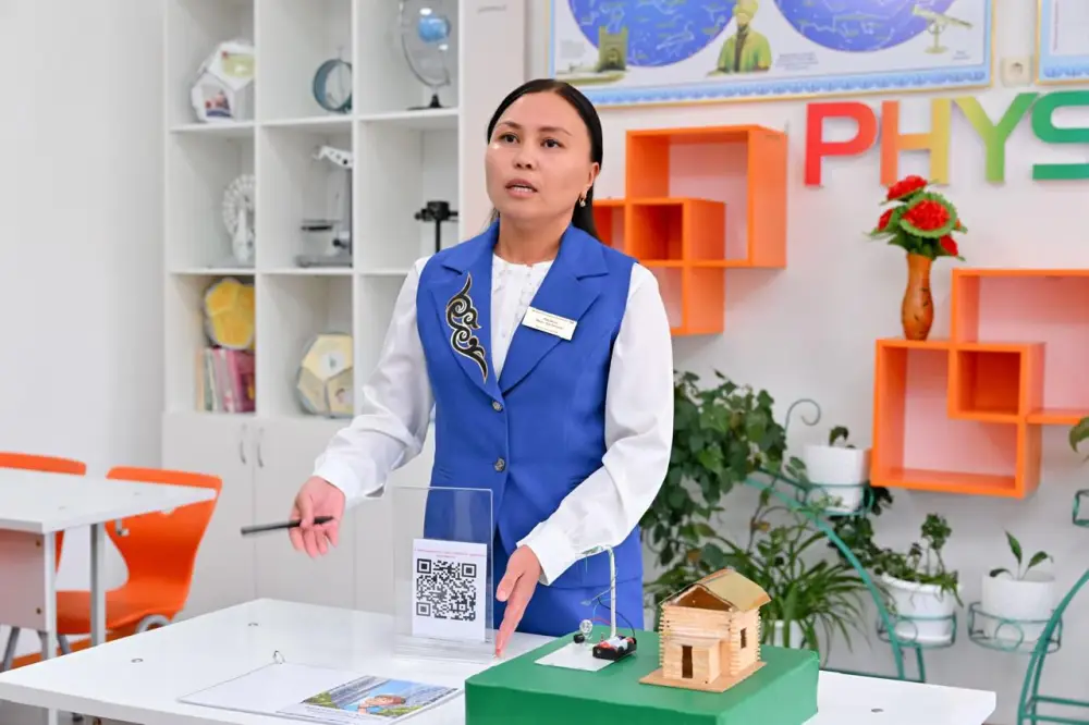 Министр просвещения Жулдыз Сулейменова проинспектировала качество образования сельских школ области Абай (4)