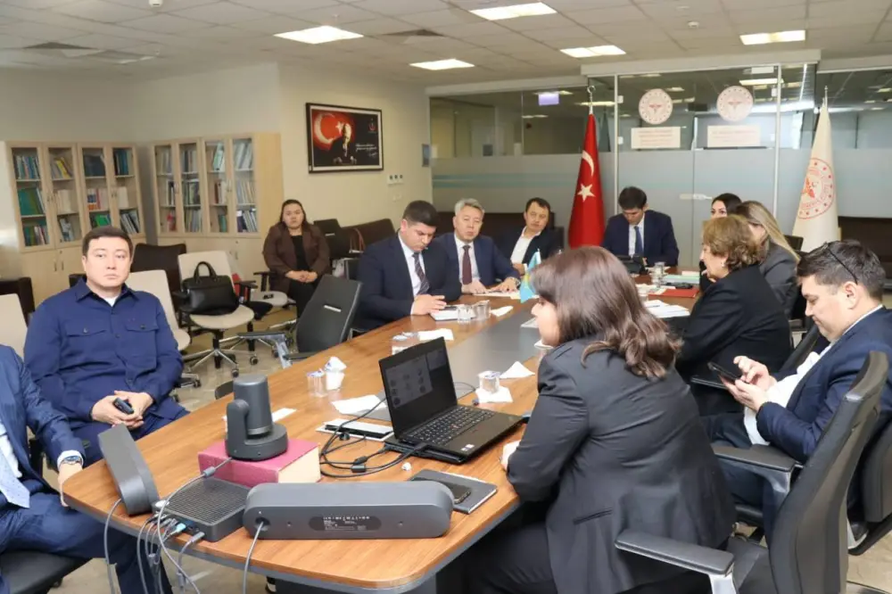 КАЗАХСТАН И ТУРЦИЯ ОБСУДИЛИ ВНЕДРЕНИЕ НОВЫХ ЦИФРОВЫХ РЕШЕНИЙ В МЕДИЦИНУ (3)
