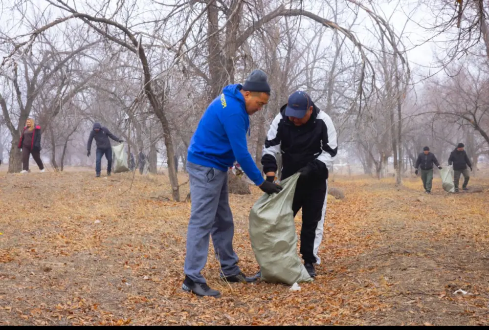 В рамках экологической акции «Таза Қазақстан» был проведён субботник вдоль автодороги «Алматы – Қонаев» (4)