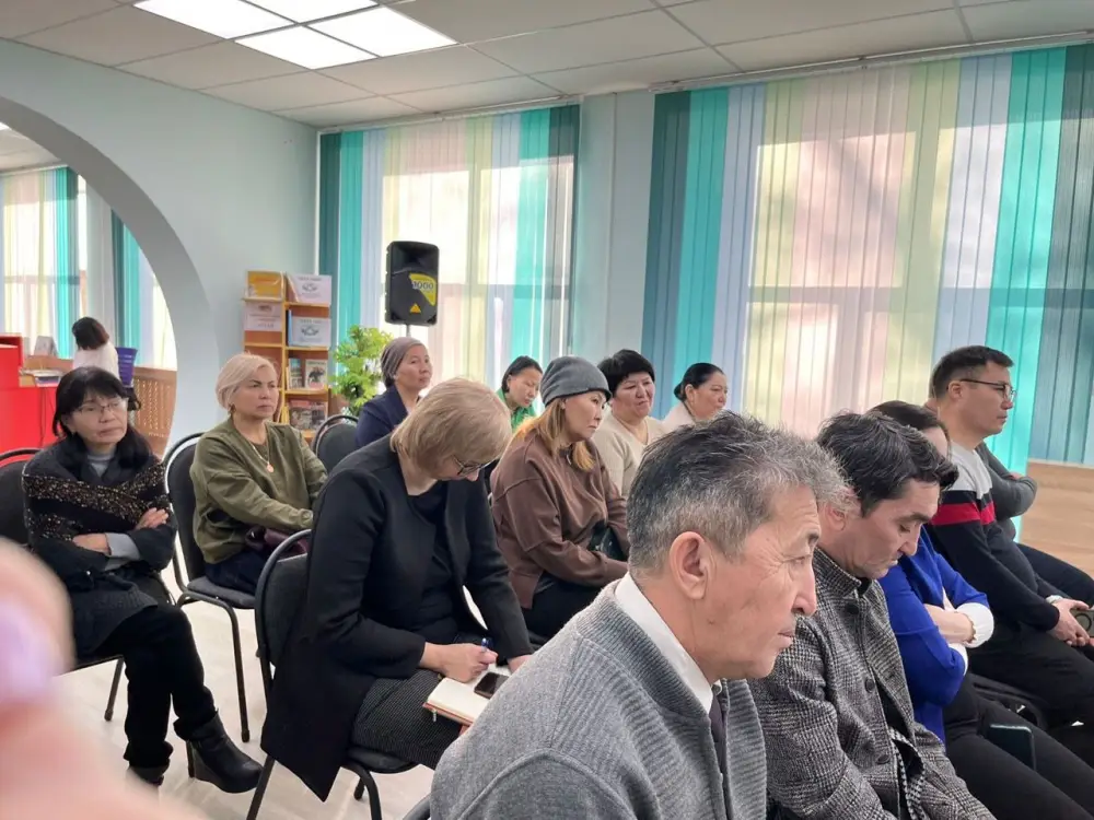 Вице-министр Ерлан Сагнаев встретился с жителями Кызылжарского района Северо-Казахстанской области. (2)