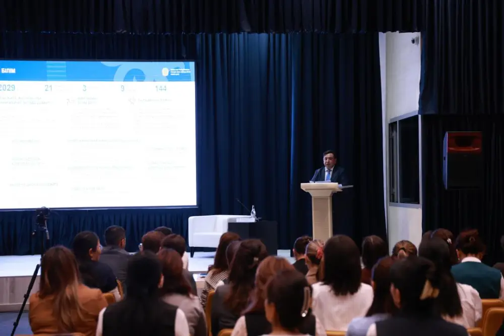 Вице-министр науки и высшего образования провёл встречу с жителями Алматинской области (4)