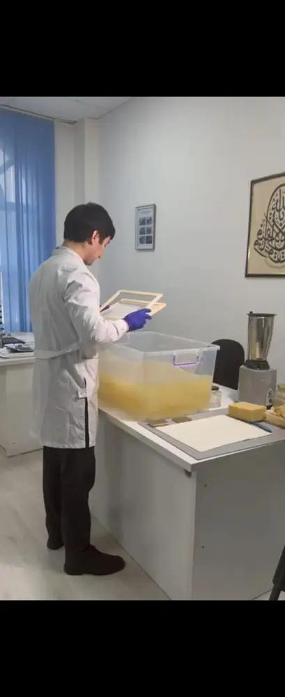 В Национальном центре рукописей и редких книг впервые начали внедрять метод ручного литья бумаги (2)