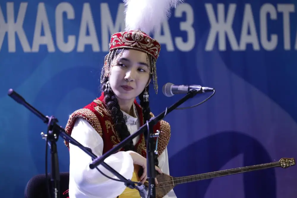 В Казахстане прошел республиканский айтыс среди школьников «Қола домбыра» (3)