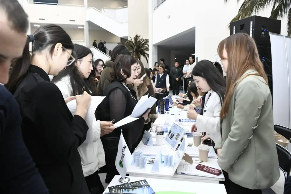 В Астане прошла очередная ярмарка вакансий для молодежи (3)