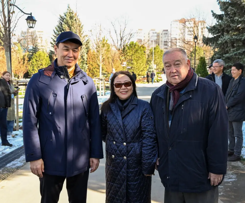 Дархан Сатыбалды посетил новый сквер в Алматы (4)