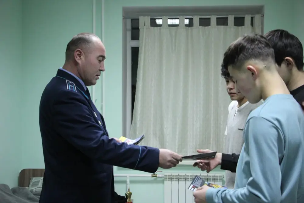 В ВКО полицейские провели рейды в студенческих общежитиях по профилактике наркомании (8)